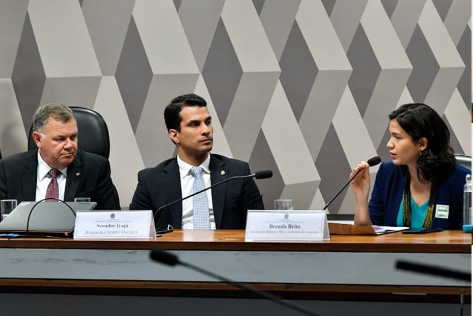 Brenda Brito durante audiência pública no Senado, em 2020, sobre medida provisória que alterava regras para titulação de terras no país (Foto: Jane de Araújo/Agência Senado)
