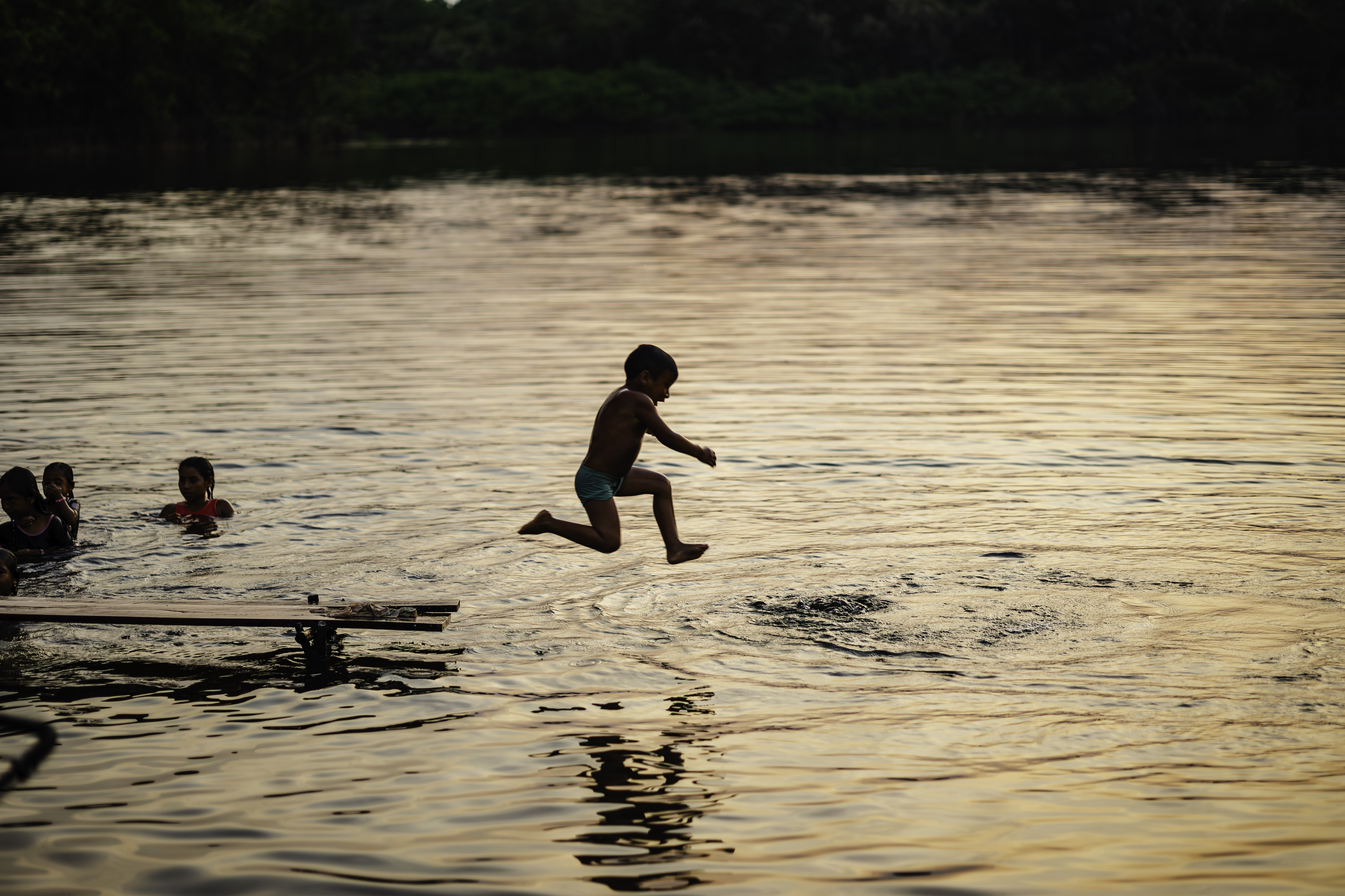Crianças na Flota de Faro, no Pará (Foto Márcio NaganoImazon)