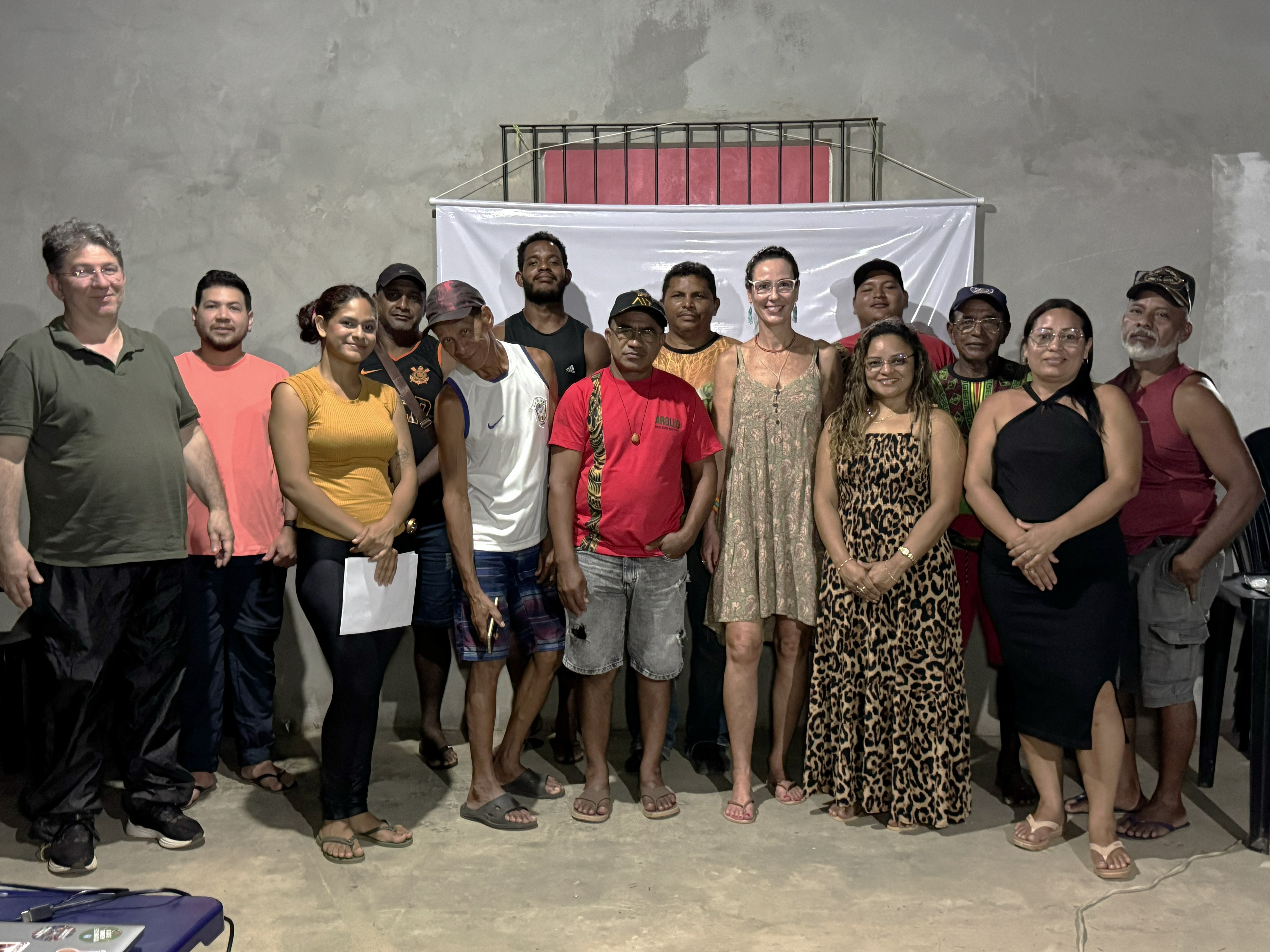 Parte da equipe de pesquisadores e quilombolas que participaram da oficina de qualidade de água (Imagem: Armando Ribeiro/Imazon)