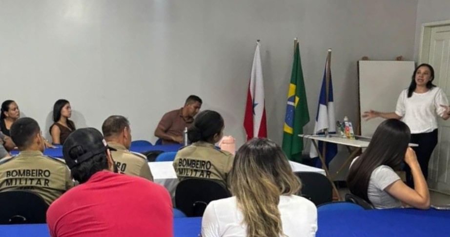 Pesquisadora Alexandra Alves durante apresentação para participantes da capacitação (Imagem: Arquivo interno)